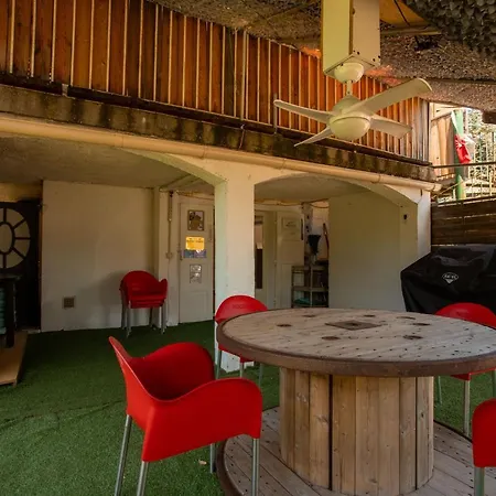 Villa Rez De - *